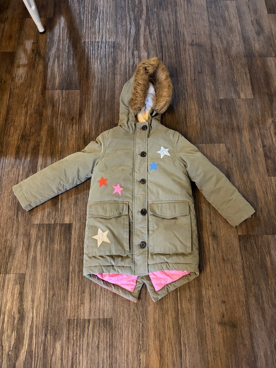Mini Boden Other - Mini Boden Kids' Cozy Rainbow Star Parka in Army Green Size 6-7